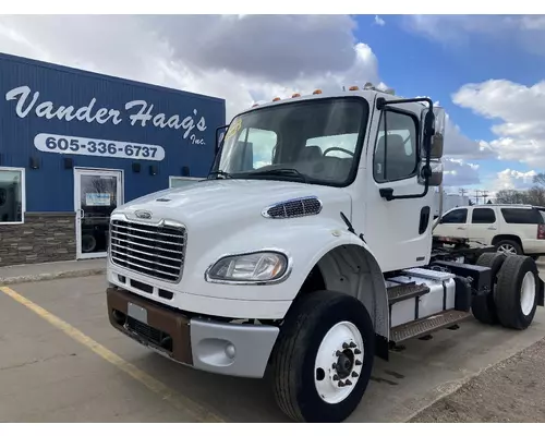 FREIGHTLINER M2-106 Truck