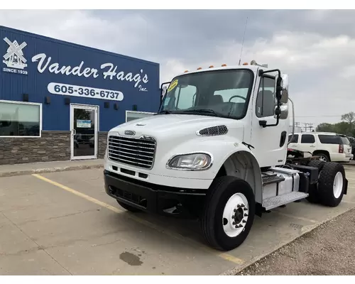 FREIGHTLINER M2-106 Truck