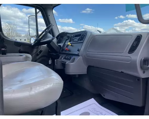 FREIGHTLINER M2-106 Truck
