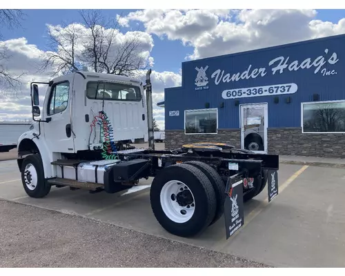 FREIGHTLINER M2-106 Truck