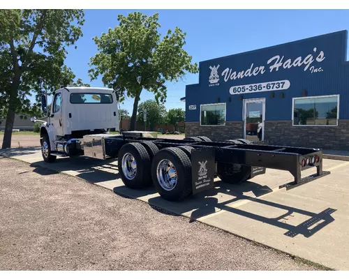 FREIGHTLINER M2-106 Truck