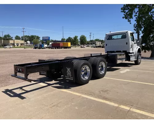 FREIGHTLINER M2-106 Truck