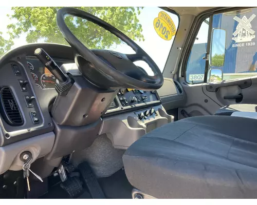 FREIGHTLINER M2-106 Truck