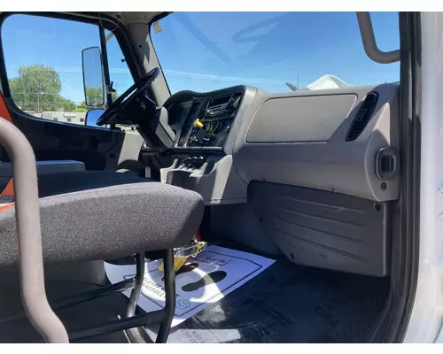 FREIGHTLINER M2-106 Truck