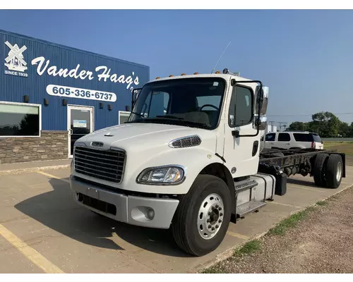 FREIGHTLINER M2-106 Truck