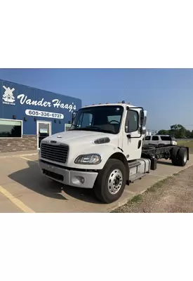 FREIGHTLINER M2-106 Truck