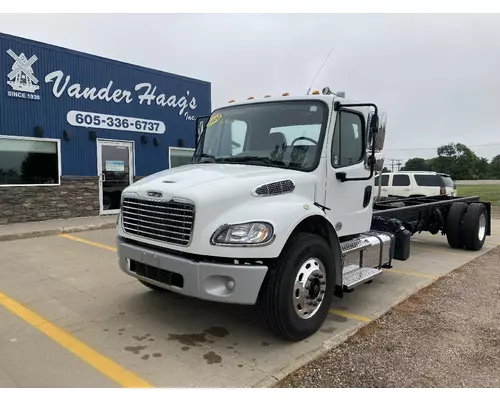 FREIGHTLINER M2-106 Truck