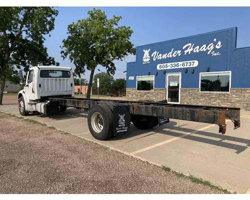 FREIGHTLINER M2-106 Truck