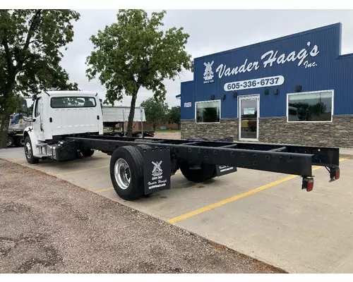 FREIGHTLINER M2-106 Truck