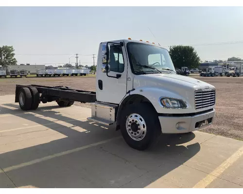 FREIGHTLINER M2-106 Truck