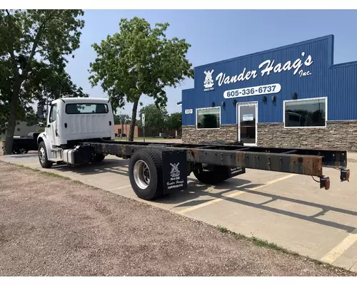 FREIGHTLINER M2-106 Truck