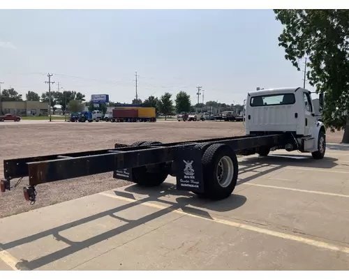 FREIGHTLINER M2-106 Truck