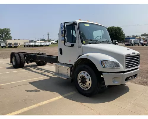 FREIGHTLINER M2-106 Truck