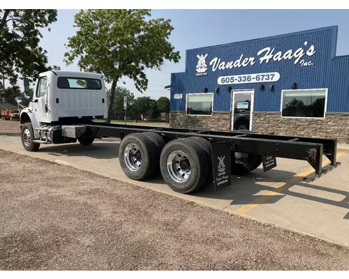 FREIGHTLINER M2-106 Truck