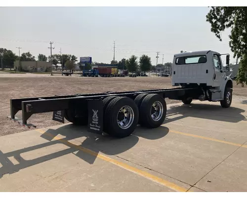 FREIGHTLINER M2-106 Truck