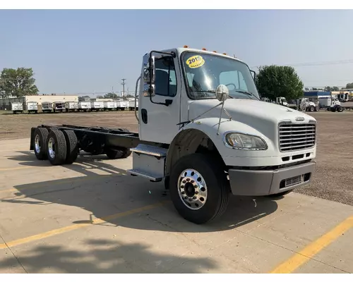 FREIGHTLINER M2-106 Truck