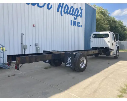 FREIGHTLINER M2-106 Truck