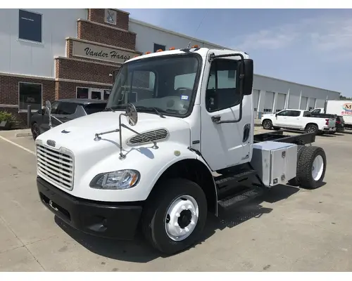 FREIGHTLINER M2-106 Truck