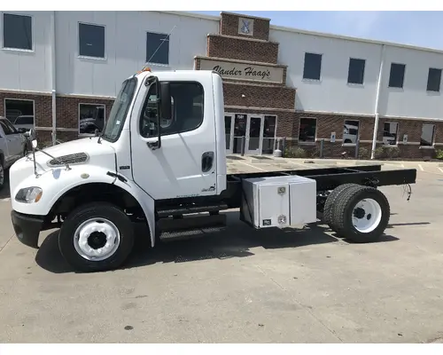 FREIGHTLINER M2-106 Truck