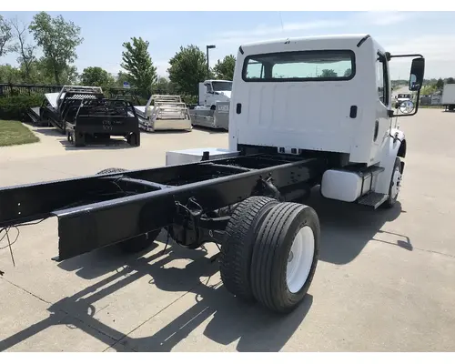 FREIGHTLINER M2-106 Truck