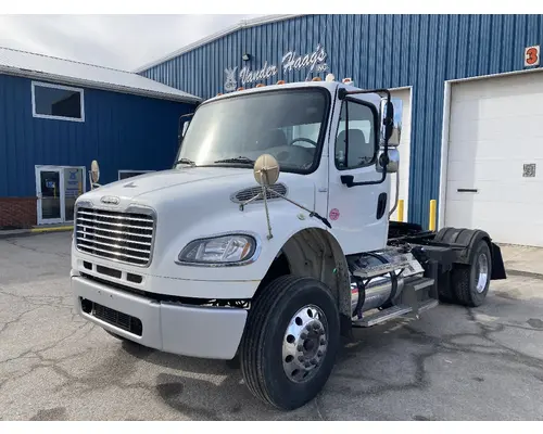 FREIGHTLINER M2-106 Truck