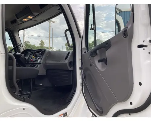 FREIGHTLINER M2-106 Truck