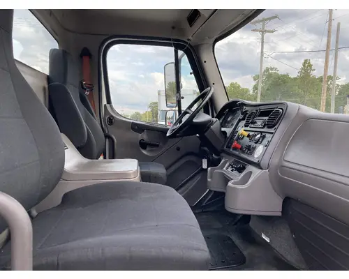 FREIGHTLINER M2-106 Truck