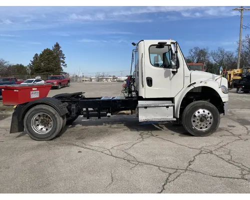 FREIGHTLINER M2-106 Truck