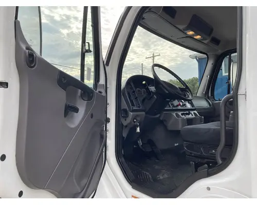 FREIGHTLINER M2-106 Truck