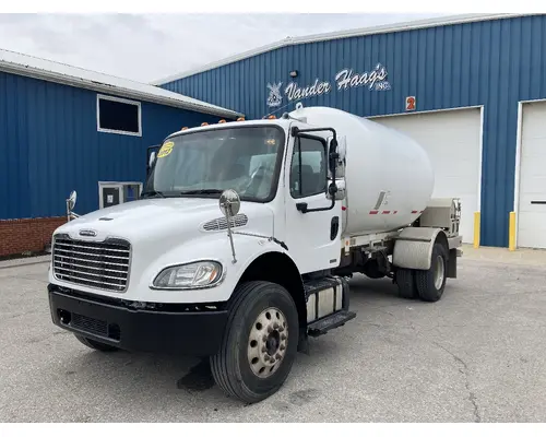 FREIGHTLINER M2-106 Truck