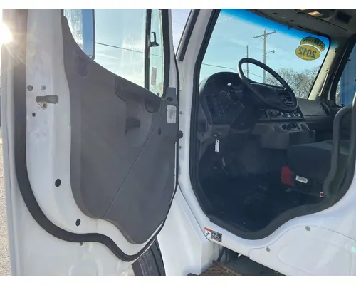 FREIGHTLINER M2-106 Truck