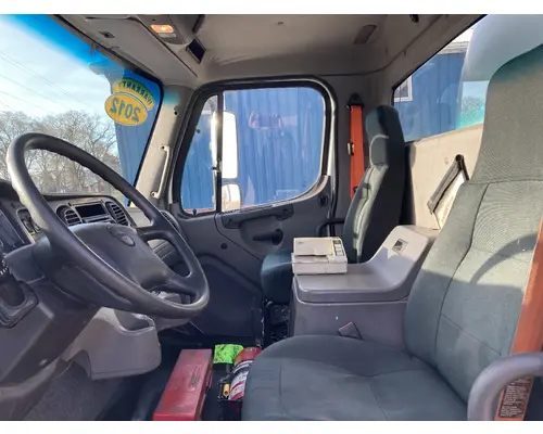 FREIGHTLINER M2-106 Truck