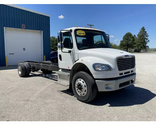 FREIGHTLINER M2-106 Truck