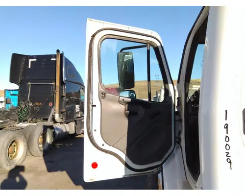 FREIGHTLINER M2 106 WHOLE TRUCK FOR RESALE