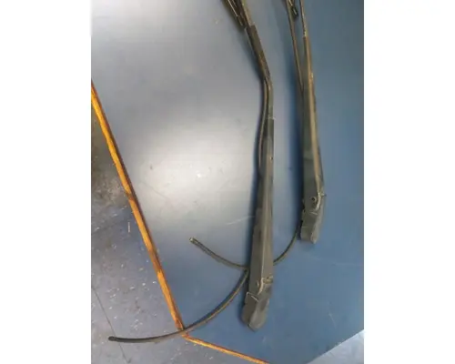 FREIGHTLINER M2 106 WINDSHIELD WIPER ARM