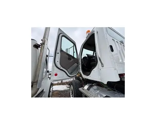 FREIGHTLINER M2 112V Cab