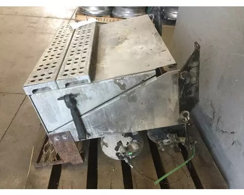 FREIGHTLINER M2 112 BATTERY BOX