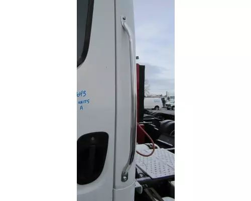 FREIGHTLINER M2 112 CAB HANDLE