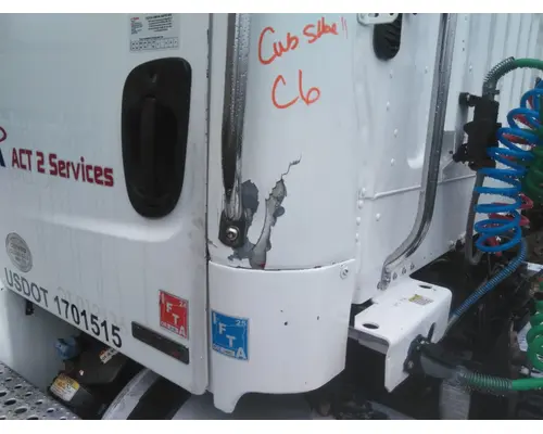 FREIGHTLINER M2 112 CAB