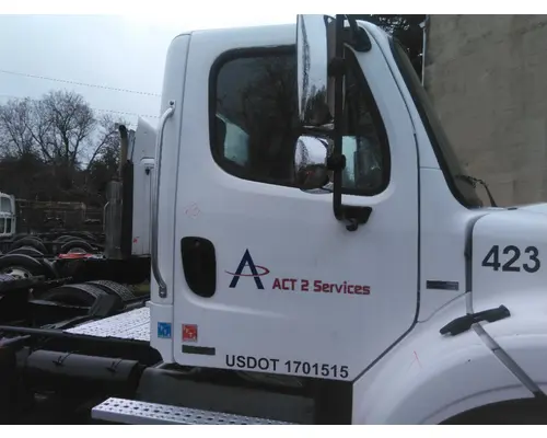 FREIGHTLINER M2 112 CAB