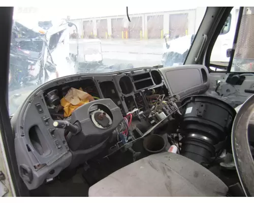FREIGHTLINER M2 112 CAB