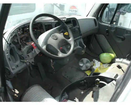 FREIGHTLINER M2-112 Cab Clip