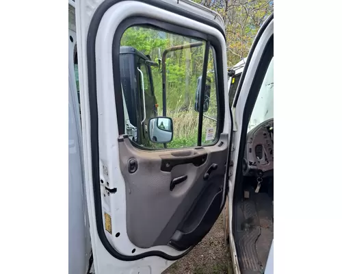 FREIGHTLINER M2 112 Cab