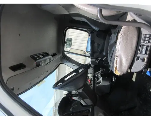 FREIGHTLINER M2-112 Cab