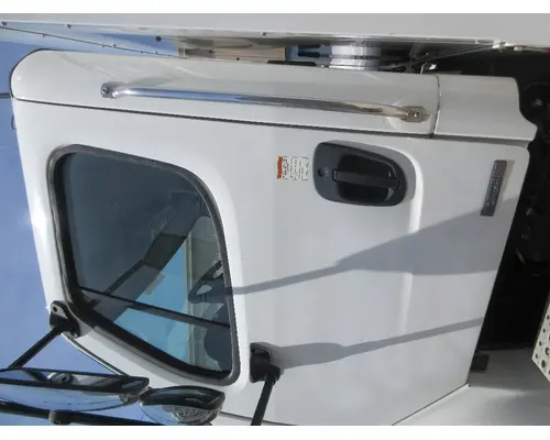 FREIGHTLINER M2-112 Cab