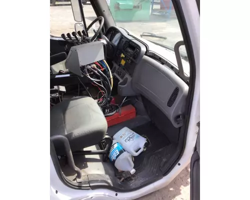 FREIGHTLINER M2-112 Cab
