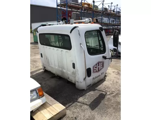FREIGHTLINER M2-112 Cab