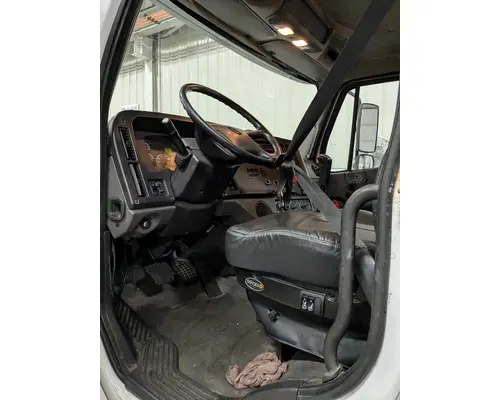 FREIGHTLINER M2-112 Cab
