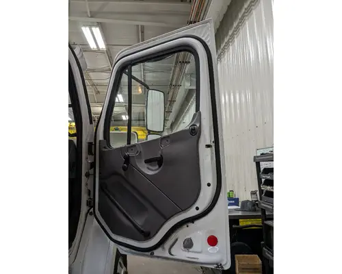 FREIGHTLINER M2-112 Cab