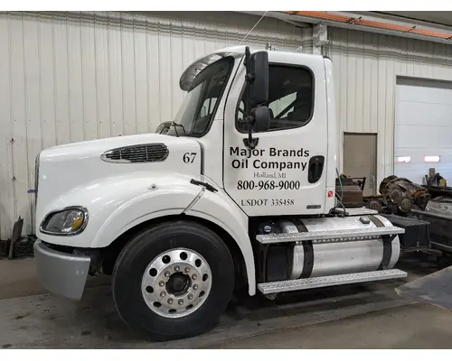 FREIGHTLINER M2-112 Cab
